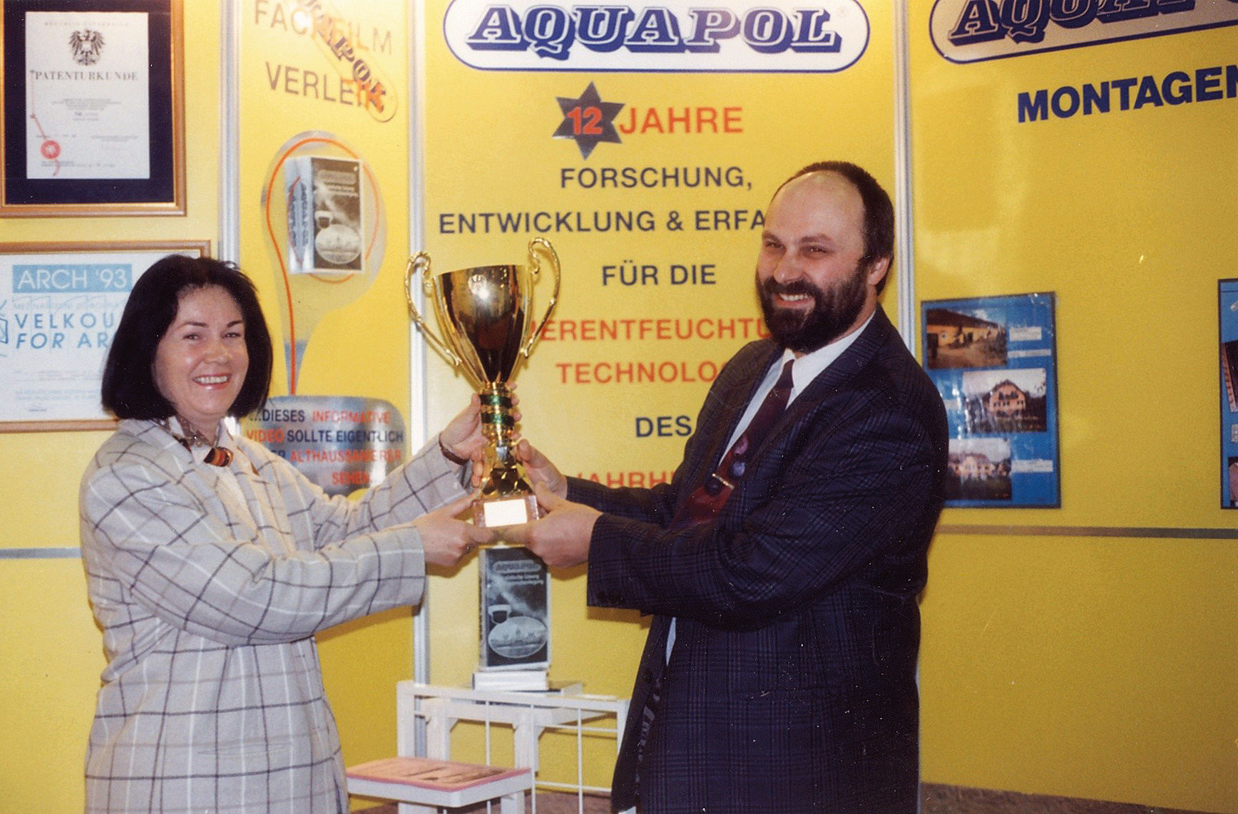 Ing. Wilhelm Mohorn erhält den Ehrenpreis des Bundesministeriums für Wissenschaft und Forschung (1995)